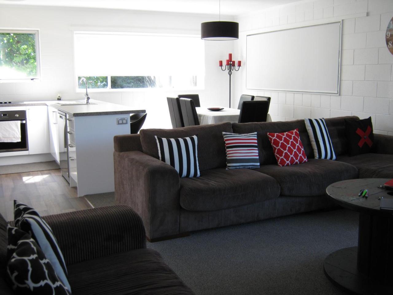 Harbour Inn Whangamata Exterior photo